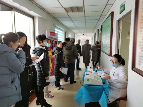 文登金田小商品批发市场组织员工业户进行健康体检
